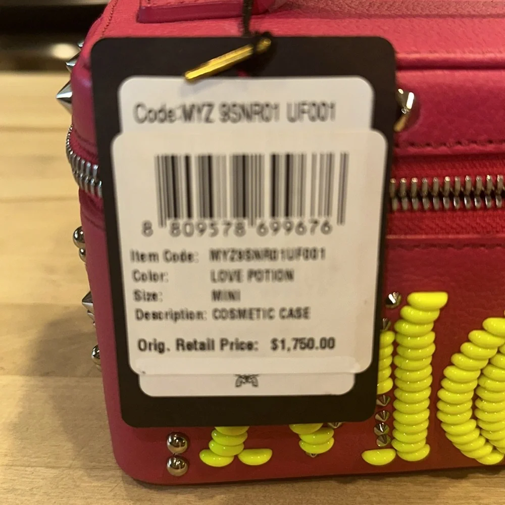 MCM LOVE POTION COSMETIC CASE - Picture 9 of 15
